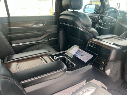 Used 2022 Jeep Grand Wagoneer Series I AWD/4WD image 19