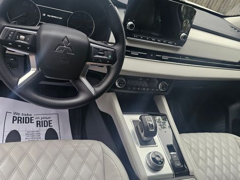 Used 2022 Mitsubishi Outlander SEL image 5