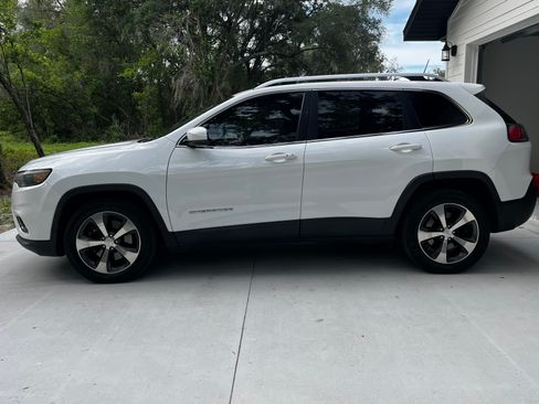 Used 2019 Jeep Cherokee Limited FWD image 2
