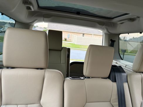 Used 2012 Land Rover LR4 HSE AWD/4WD image 2
