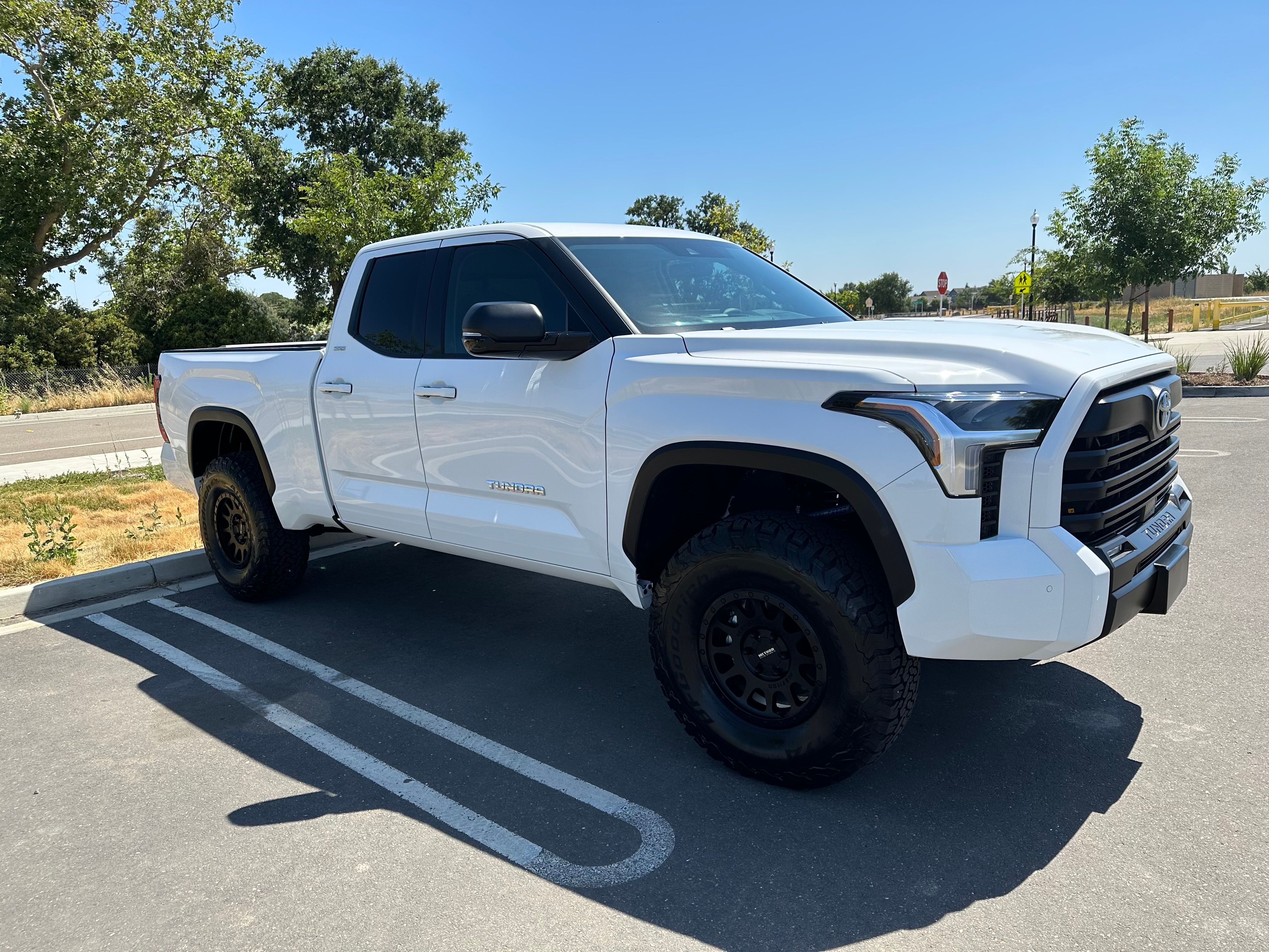 Used 2023 Toyota Tundra SR5 w/ SR5 Premium Package AWD/4WD image 2