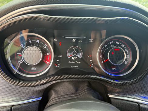Used 2015 Dodge Challenger SRT RWD image 18