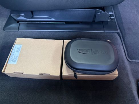 Used 2026 Cadillac Escalade Platinum Sport w/ LPO, ONYX Package image 23