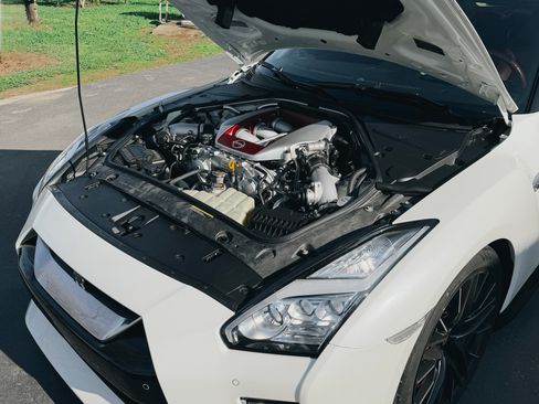 Used 2023 Nissan GT-R Premium w/ Premium Interior Package AWD/4WD image 9