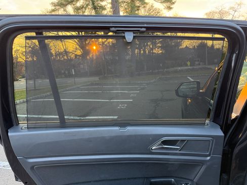 Used 2018 Volkswagen Atlas SEL image 25