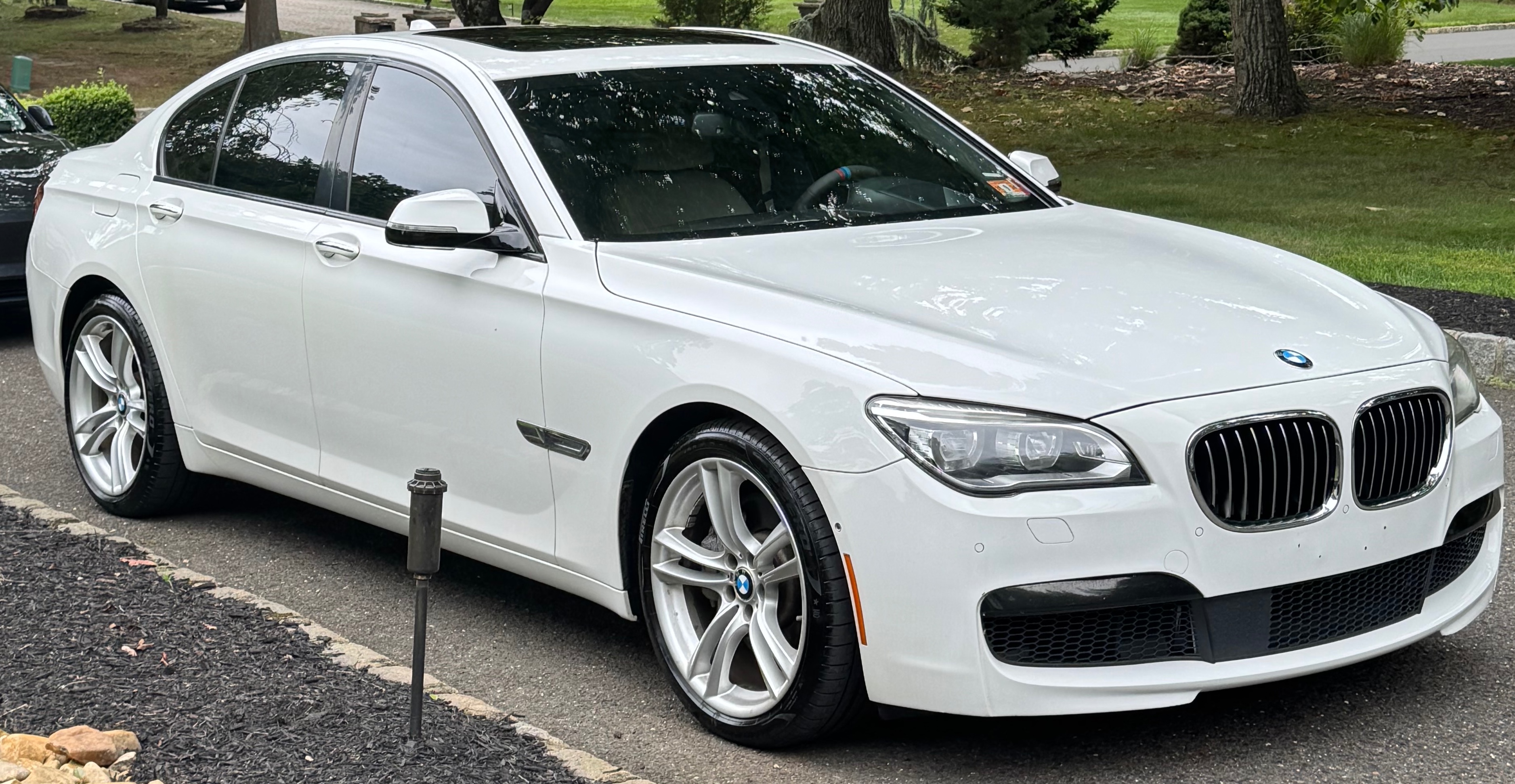Used 2015 BMW 750i RWD image 1