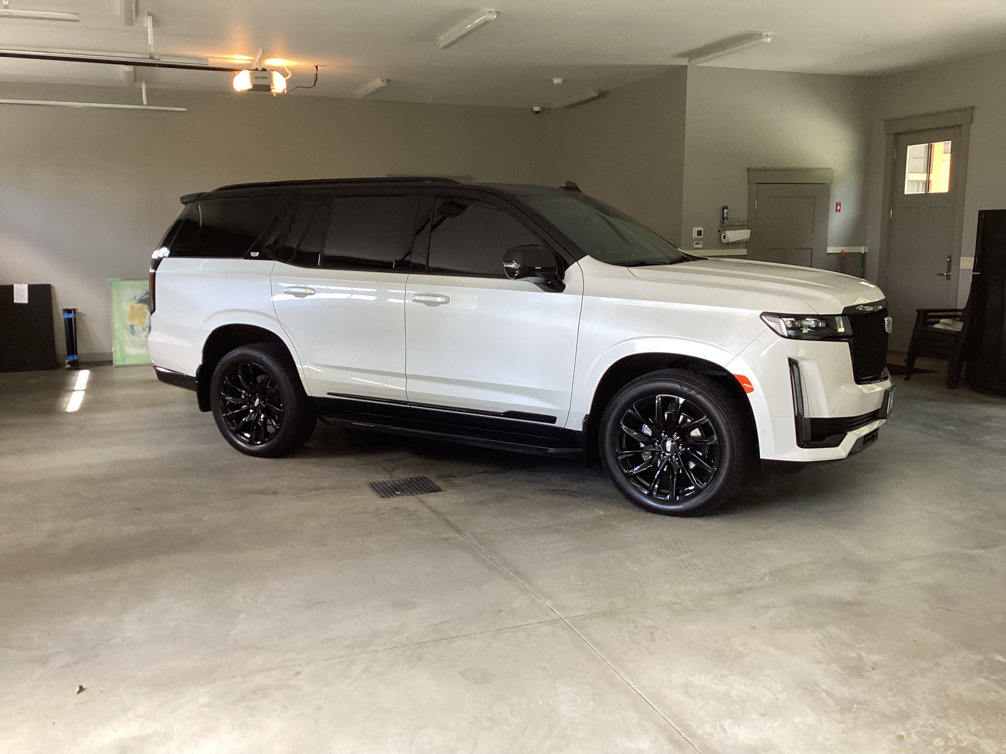 Used 2024 Cadillac Escalade Sport w/ LPO, ONYX Package AWD/4WD image 5