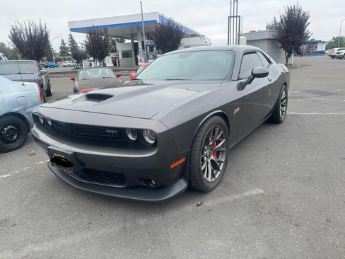 Used 2015 Dodge Challenger SRT w/ Technology Group RWD image 1
