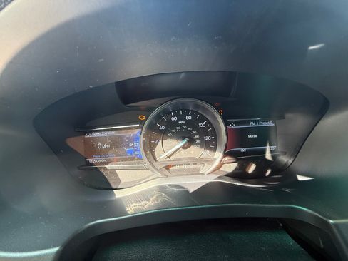 Used 2016 Ford Explorer XLT w/ Equipment Group 202A image 8