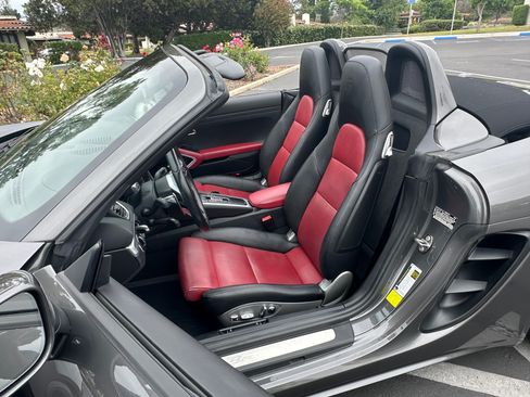 Used 2018 Porsche 718 Boxster image 13