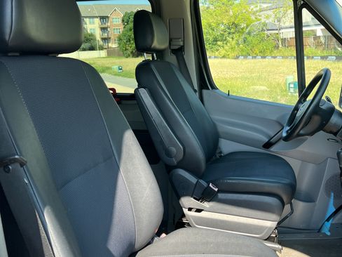 Used 2014 Mercedes-Benz Sprinter 2500 image 14