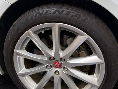 Used 2016 Jaguar XJ R-Sport image 15