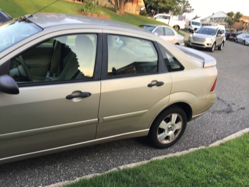 Used 2007 Ford Focus SES FWD image 8