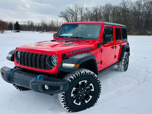Used 2025 Jeep Wrangler Unlimited Rubicon 4xe w/ Safety Group AWD/4WD image 11