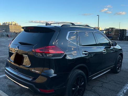 Used 2017 Nissan Rogue SV w/ Midnight Edition Package image 8
