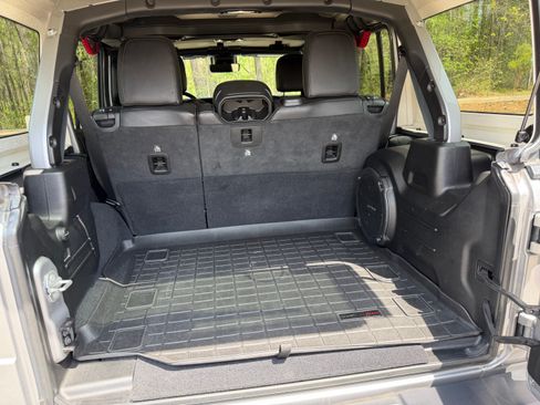 Used 2020 Jeep Wrangler Unlimited Sahara image 6