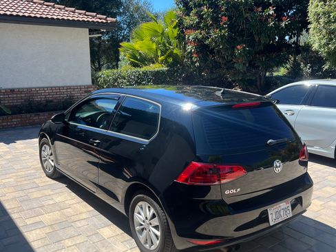 Used 2015 Volkswagen Golf S image 8