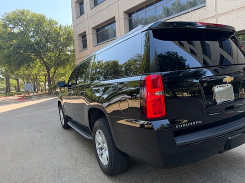 Used 2017 Chevrolet Suburban LT RWD image 12