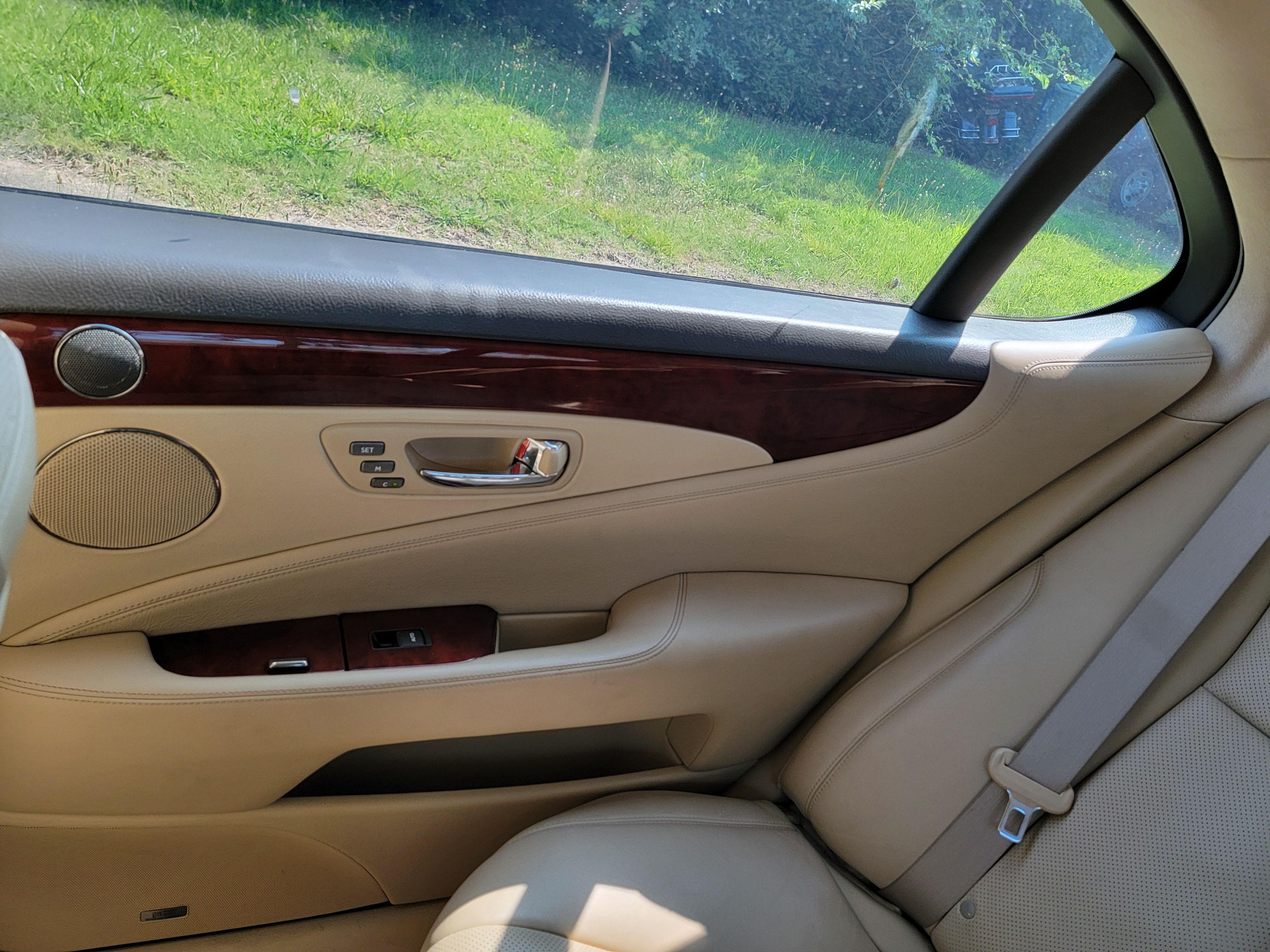 Used 2007 Lexus LS 460 L w/ Luxury Pkg RWD image 6