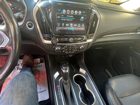 Used 2018 Chevrolet Traverse Premier image 10