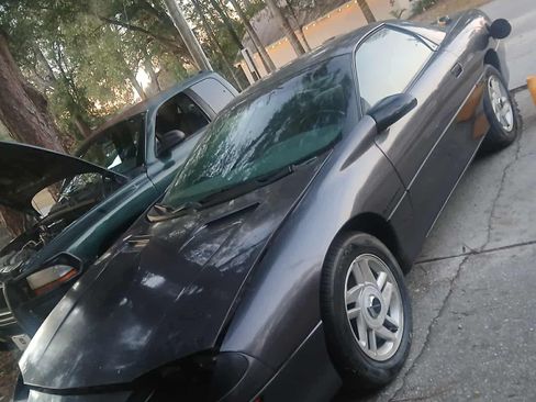 Used 1993 Chevrolet Camaro Coupe 2D image 2