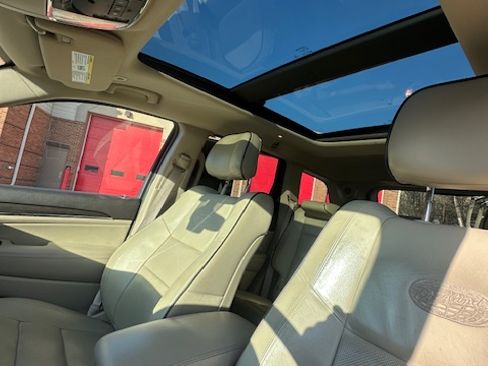 Used 2017 Jeep Grand Cherokee Overland image 12