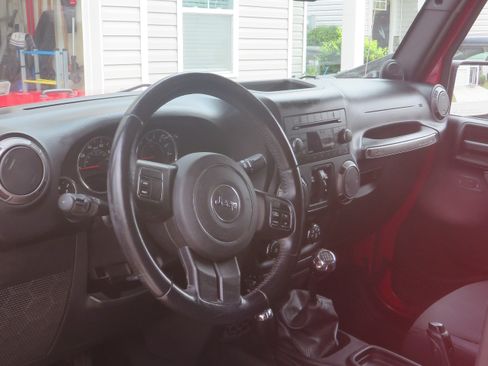 Used 2014 Jeep Wrangler Unlimited Sport w/ Quick Order Package 23S AWD/4WD image 10