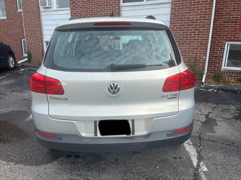 Used 2015 Volkswagen Tiguan S AWD/4WD image 2
