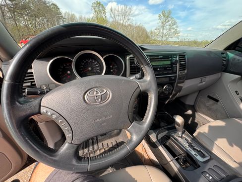 Used 2006 Toyota 4Runner Sport AWD/4WD image 6