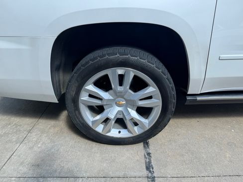 Used 2018 Chevrolet Suburban Premier image 14