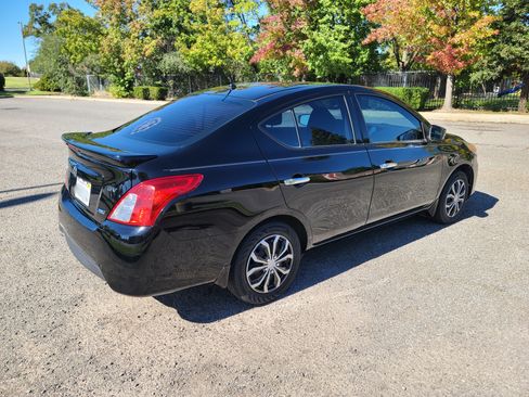Used 2015 Nissan Versa SV image 15