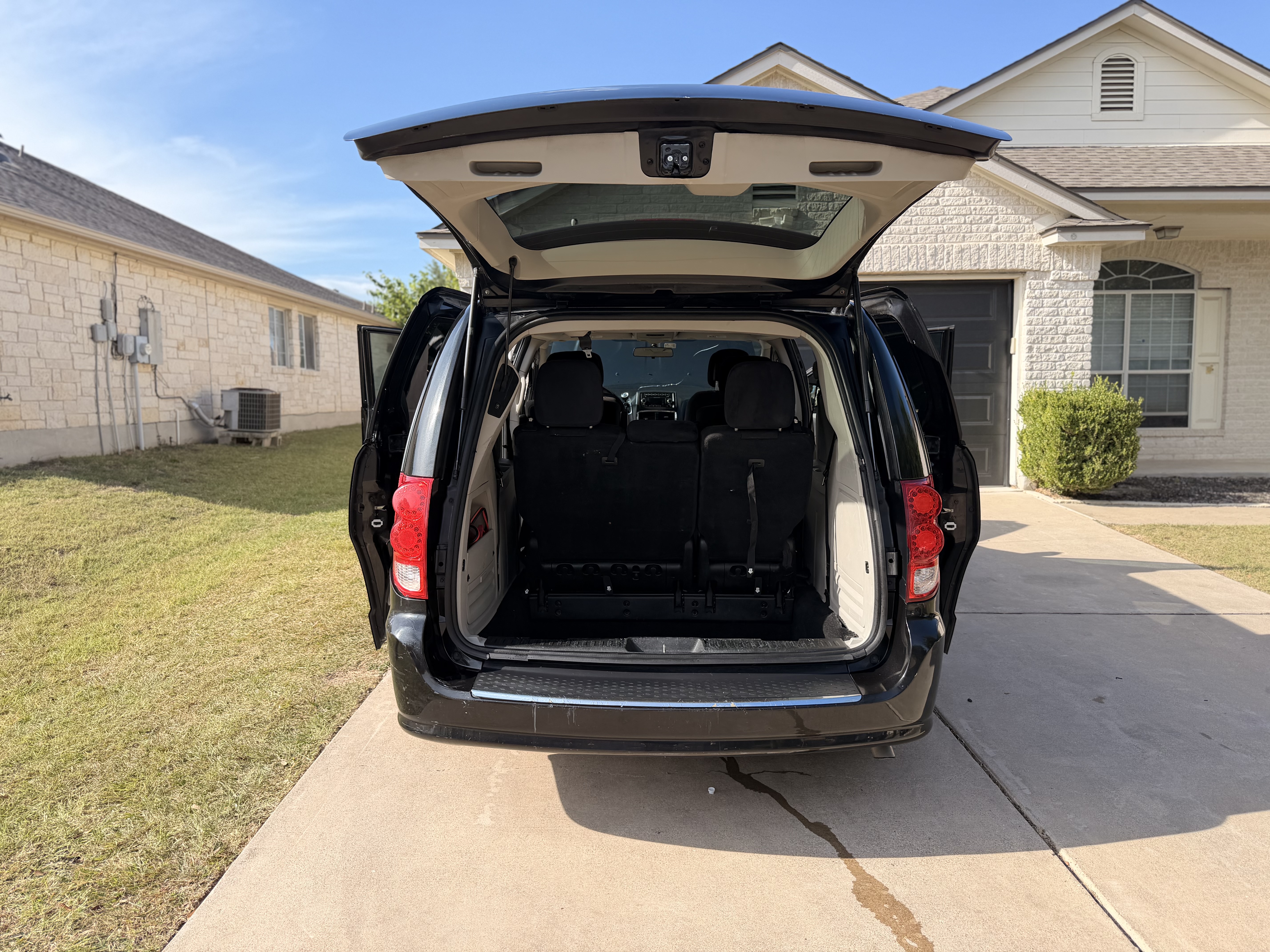 Used 2014 Dodge Grand Caravan SXT FWD image 9