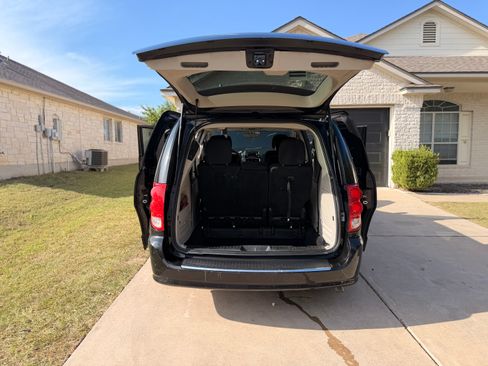 Used 2014 Dodge Grand Caravan SXT FWD image 9