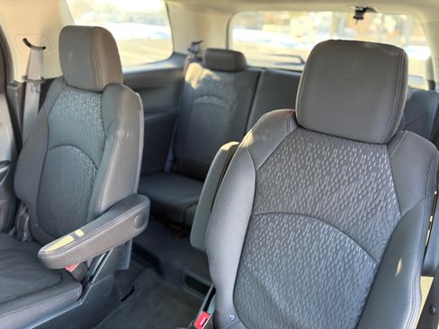 Used 2012 GMC Acadia SLE image 11