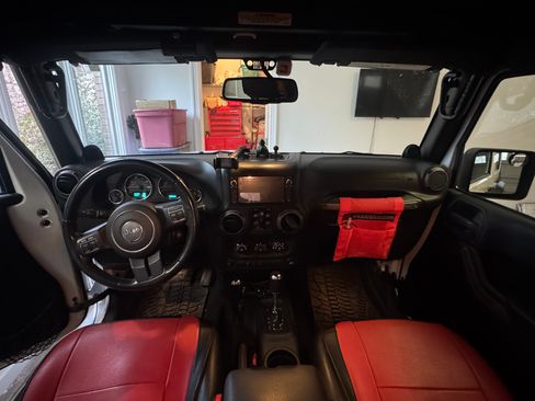 Used 2013 Jeep Wrangler Unlimited Sport image 8