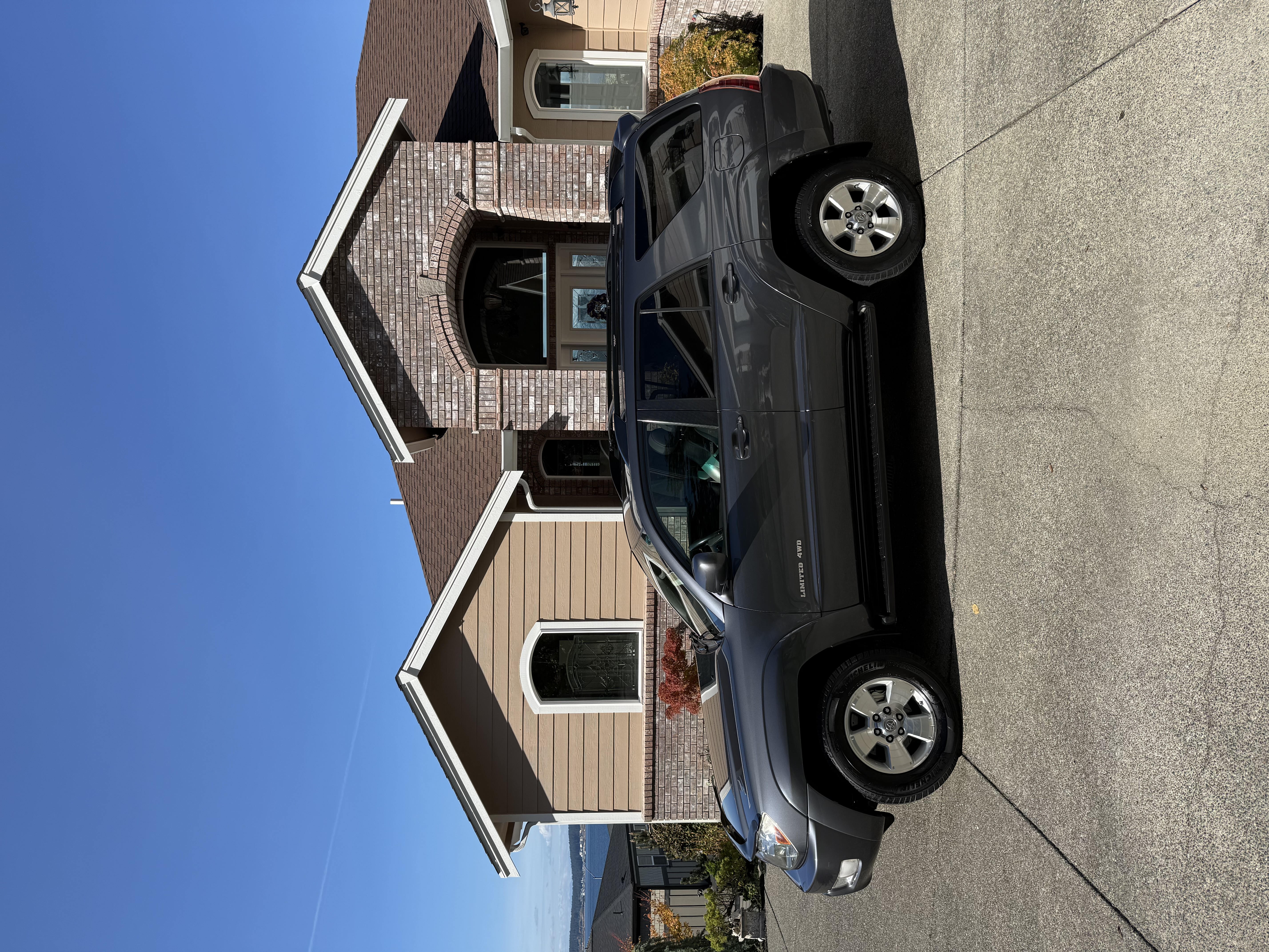 Used 2005 Toyota 4Runner Limited w/ Preferred Accessory Pkg AWD/4WD image 4