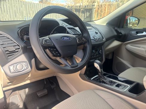 Used 2018 Ford Escape SE image 19