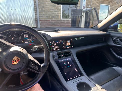 Used 2021 Porsche Taycan image 29