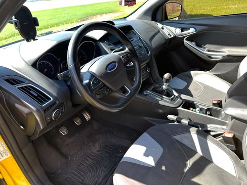 Used 2017 Ford Focus ST image 2