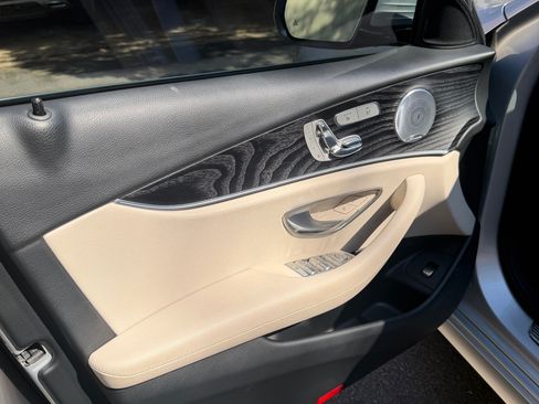 Used 2017 Mercedes-Benz E 400 4MATIC Wagon image 21