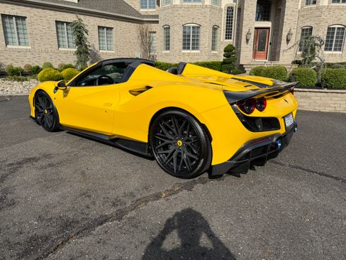 Used 2021 Ferrari F8 Tributo RWD image 8