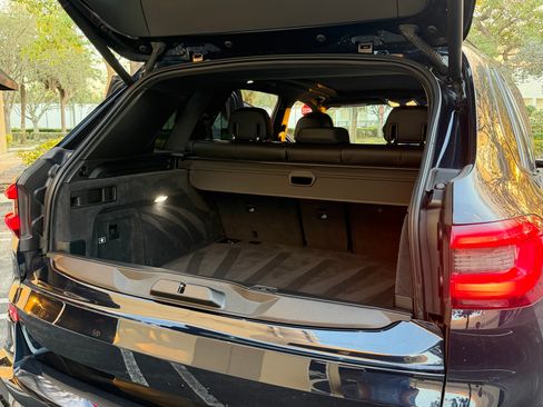 Used 2021 BMW X5 M50i w/ Executive Package image 30