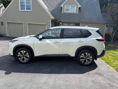 Used 2023 Nissan Rogue SV w/ SV Premium Package image 5