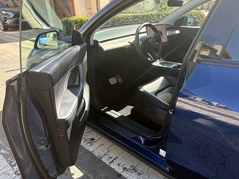 Used 2022 Tesla Model Y Performance AWD/4WD image 11