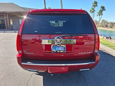 Used 2014 Cadillac Escalade ESV Platinum image 4