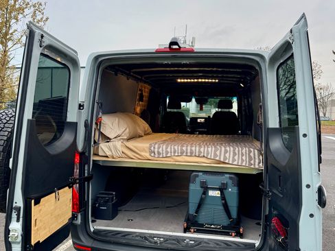 Used 2024 Mercedes-Benz Sprinter 2500 image 15