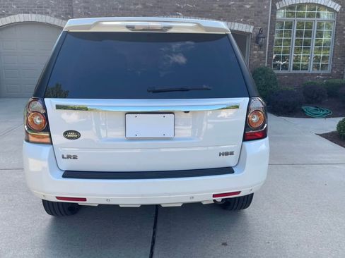 Used 2014 Land Rover LR2 HSE image 8