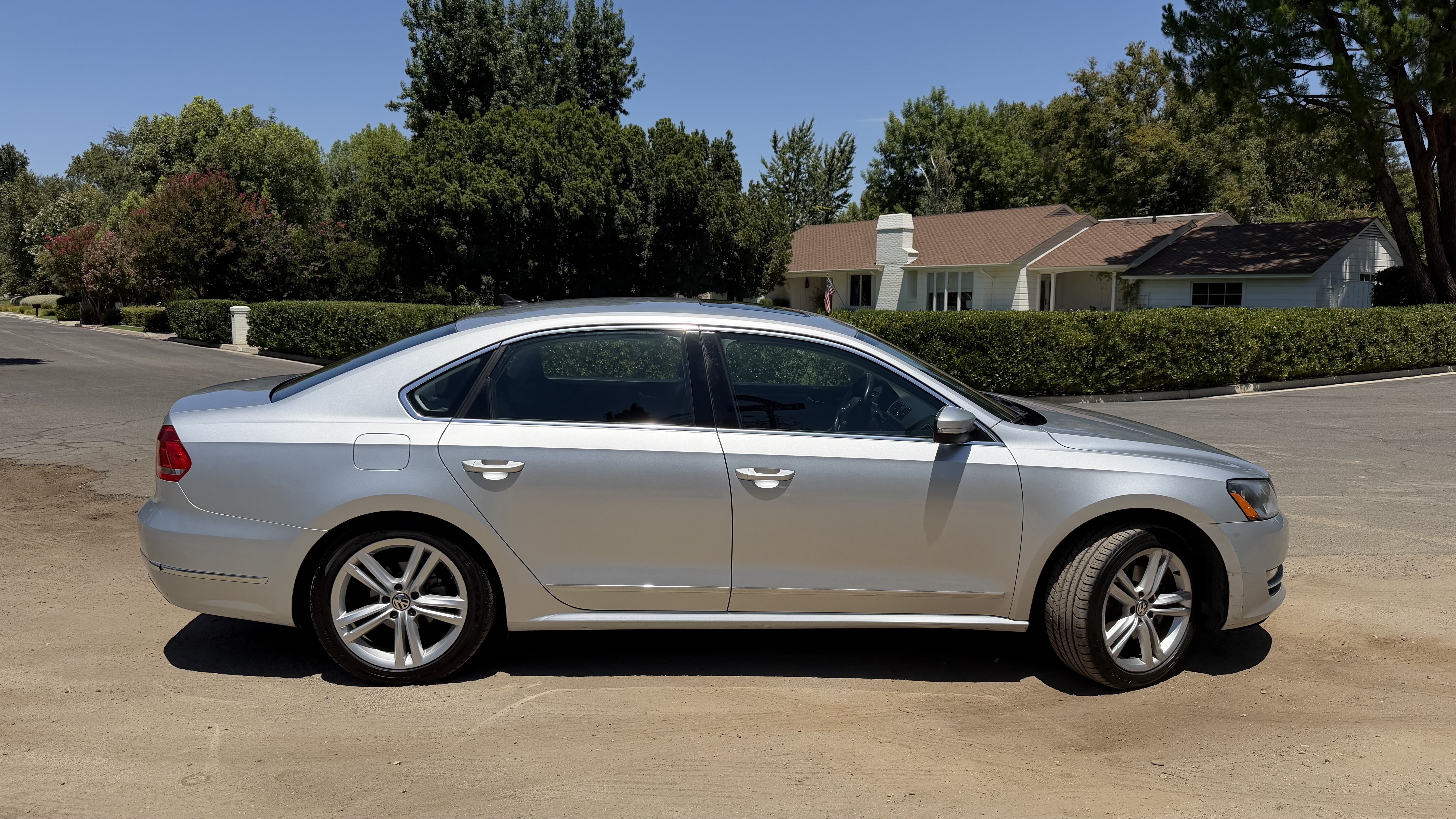 Used 2014 Volkswagen Passat TDI SEL Premium FWD image 6