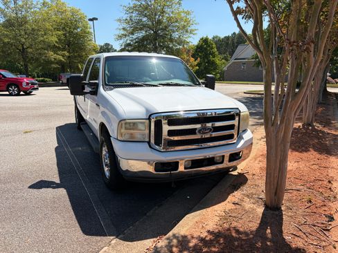 Used 2007 Ford F250 Lariat RWD image 2