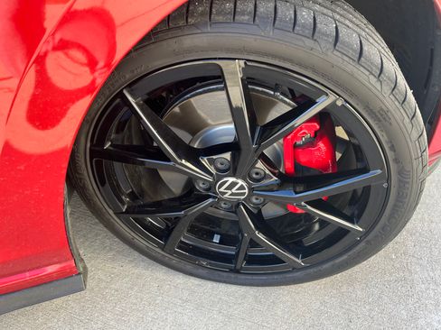 Used 2024 Volkswagen GTI SE w/ SE Leather Seats Package image 4